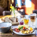 Apart-hotel Nyvagar Rorbuhotell - By Classic Norway