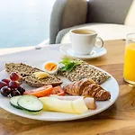 Apart-hotel Nyvagar Rorbuhotell - By Classic Norway