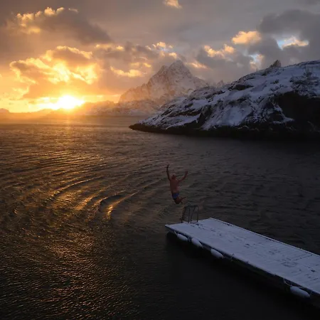 Nyvagar Rorbuhotell - By Classic Norway