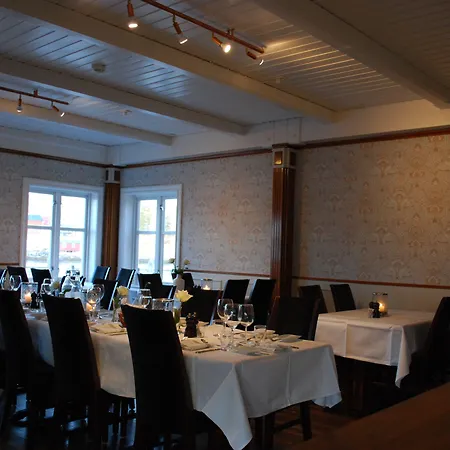 Nyvagar Rorbuhotell Апарт-отель 3*