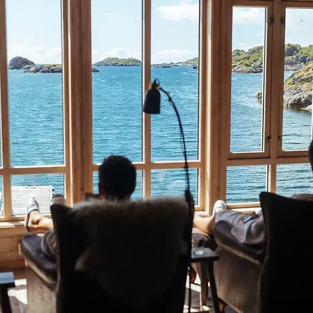 Апарт-отель Nyvagar Rorbuhotell 3*