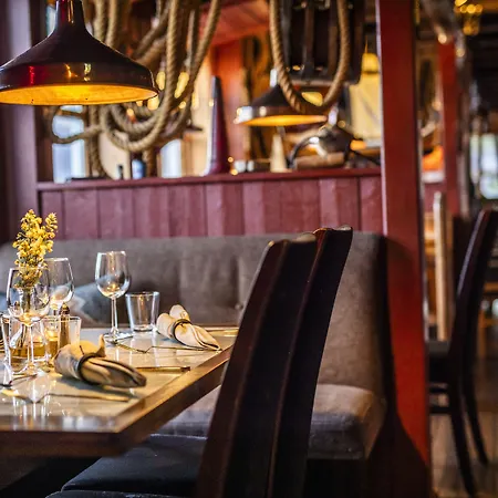 Apart Otel Nyvagar Rorbuhotell - By Classic Norway 3*