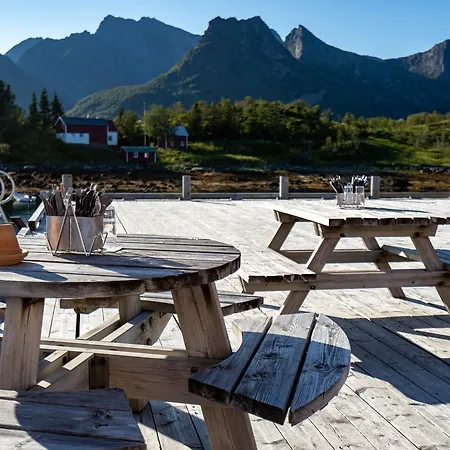 Aparthotel Nyvagar Rorbuhotell - By Classic Norway 3*