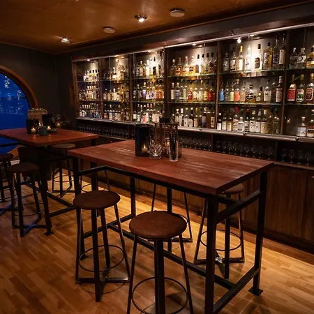 Nyvagar Rorbuhotell 3*