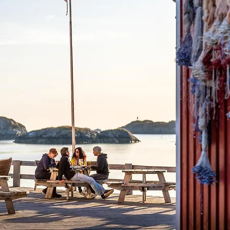 Nyvagar Rorbuhotell - By Classic Norway Aparthotel 3*